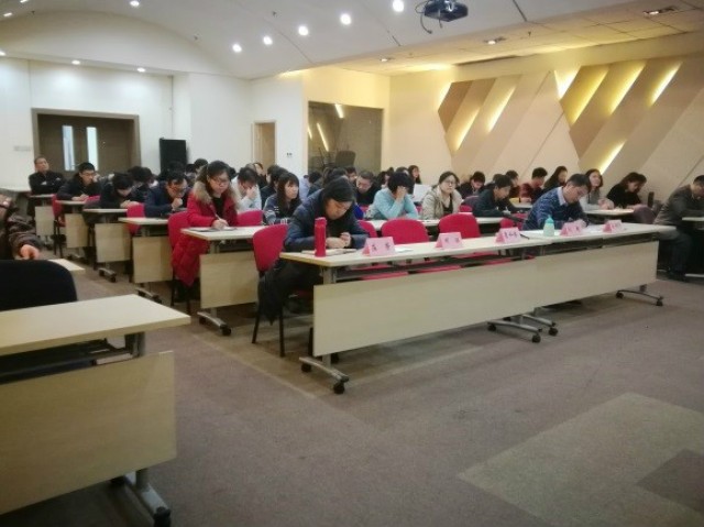 提倡企業(yè)文化，加強(qiáng)企業(yè)管理