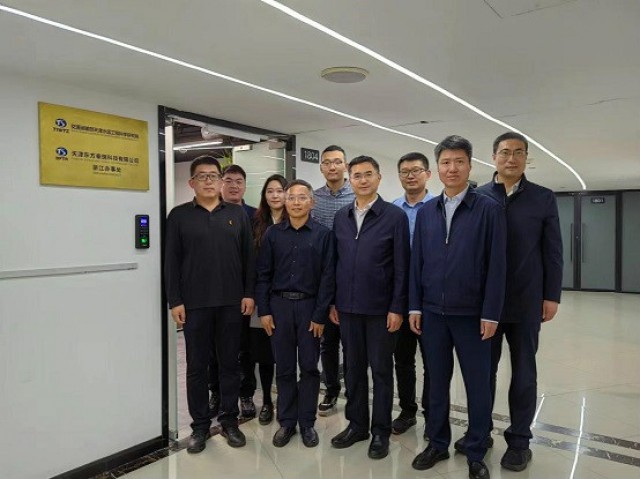 黨委書記白成軍看望慰問(wèn)在浙員工